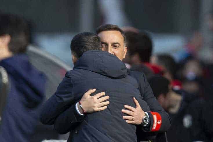 Carlos Carvalhal abraça Sérgio Conceição