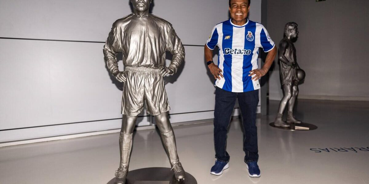 Teófilo Cubillas regressa ao Dragão e visita Museu do FC Porto