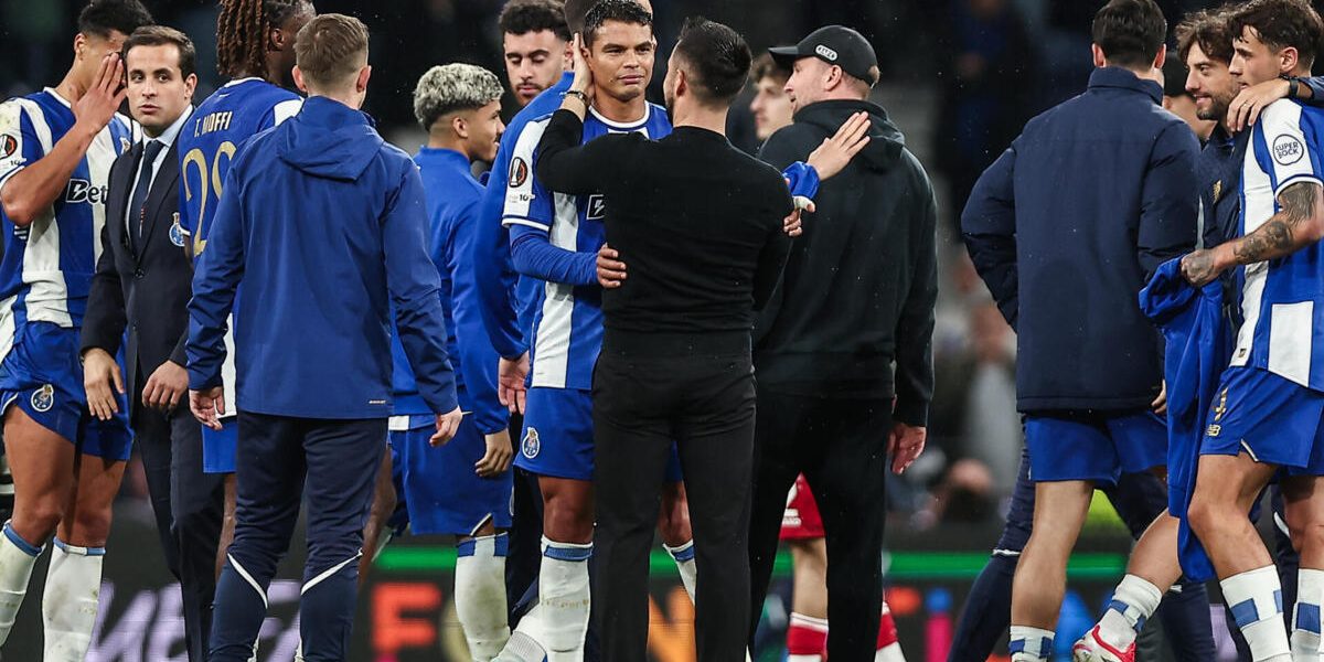 Farioli tece rasgados elogios a Thiago Silva
