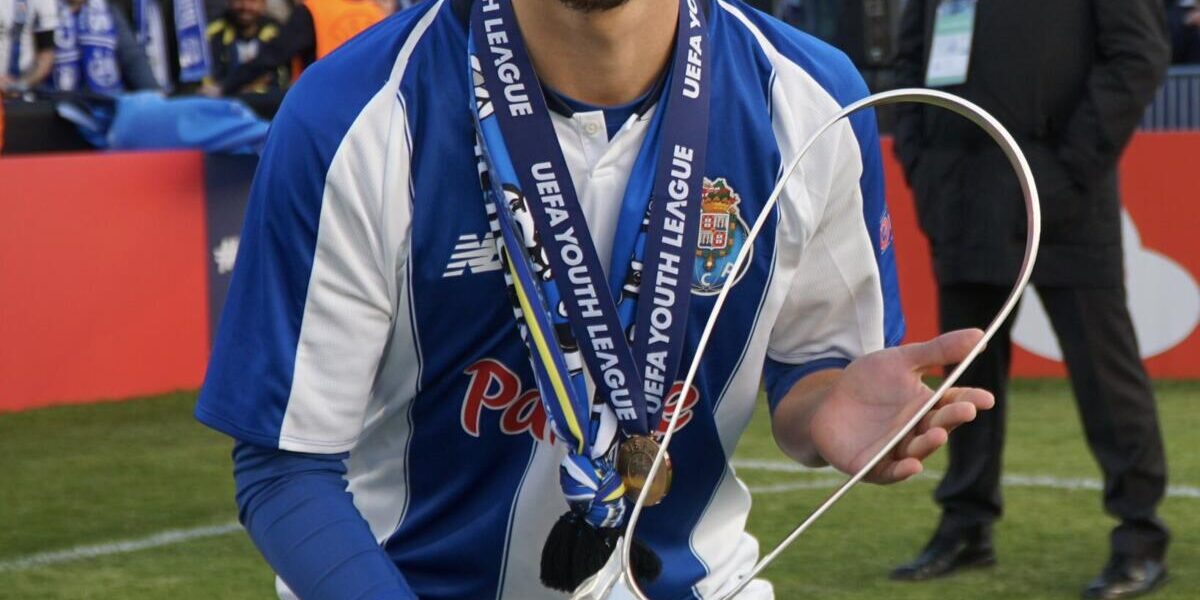 FC Porto felicita Vitinha por prémio de melhor jogador da final da Liga dos Campeões
