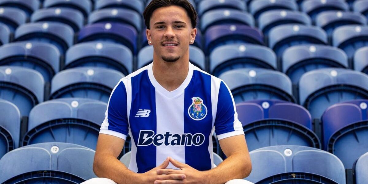 Oficial: Yoan Pereira renova com o FC Porto até 2031