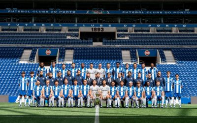 FC Porto celebra título de campeão nacional com foto oficial no Estádio do Dragão