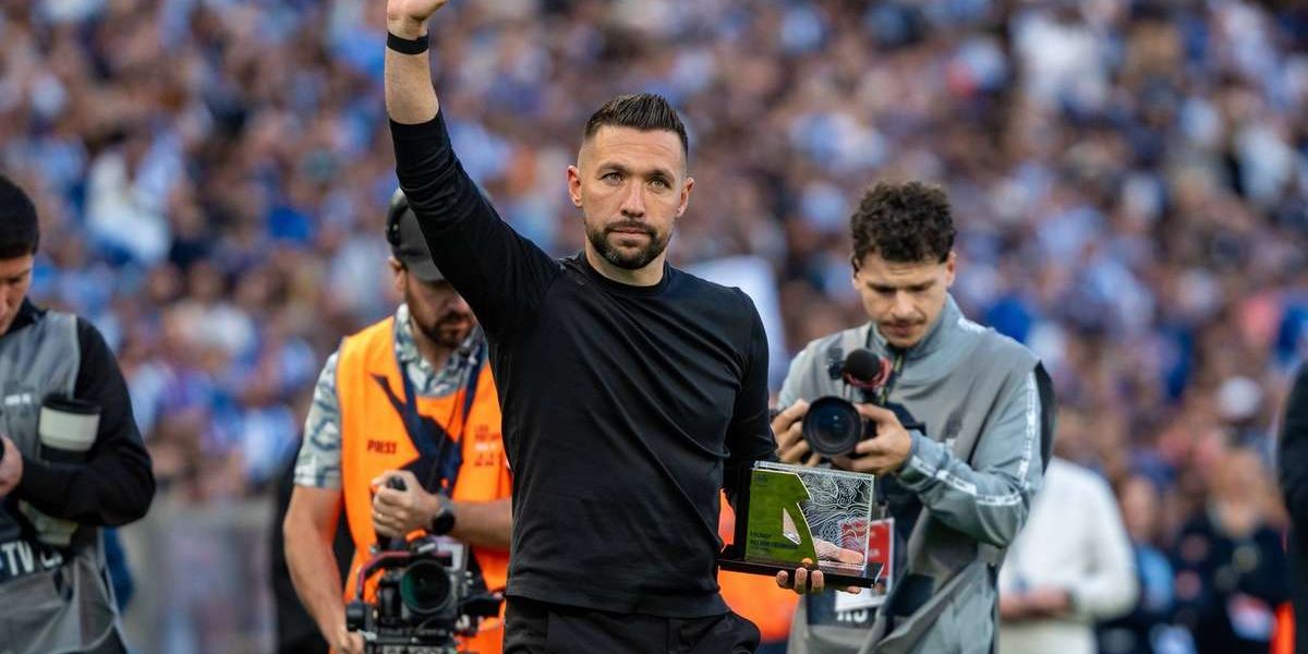 Francesco Farioli Afirma Permanência no FC Porto para a Próxima Temporada