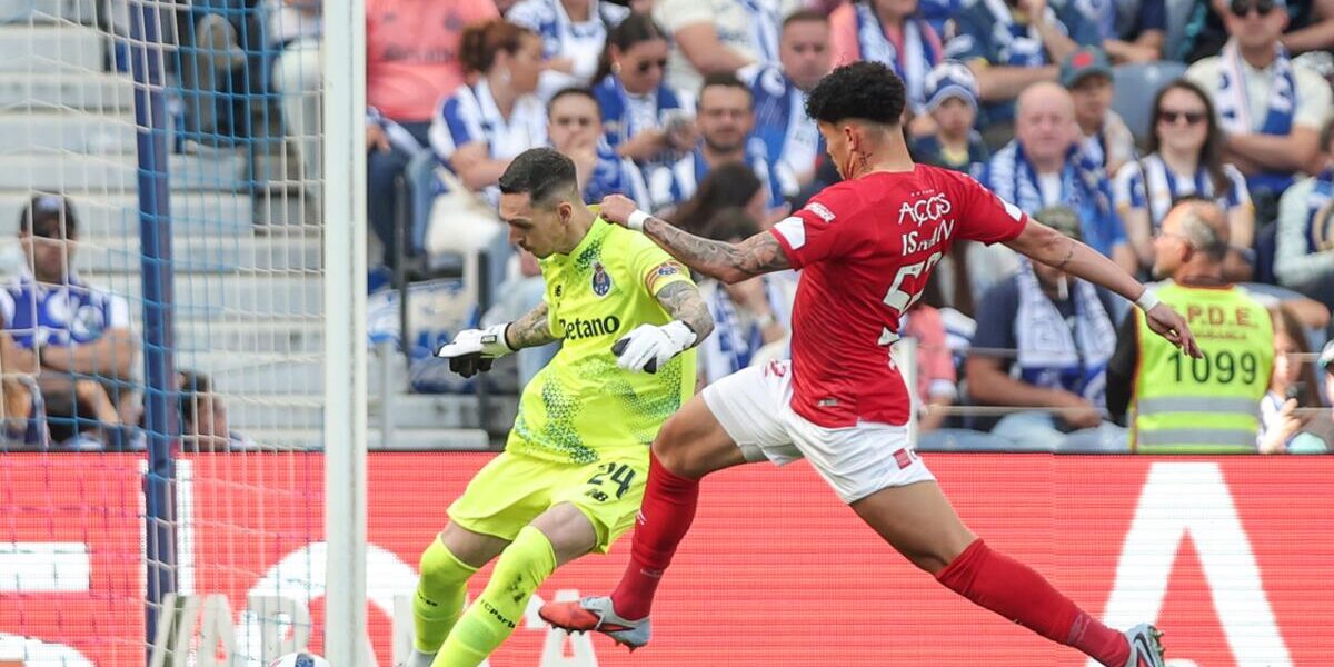 João Costa surpreendido com braçadeira de capitão em estreia histórica pelo FC Porto