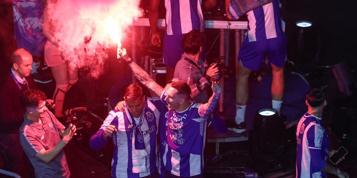 João Costa revela curiosidade de Bednarek pela história do FC Porto e aprofunda ligações no balneário