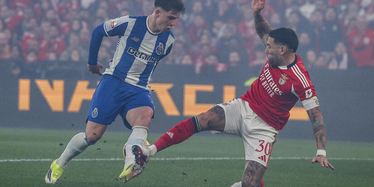 Golo de Pietuszewski ao Benfica Eleito o Melhor da Época pelos Adeptos do FC Porto