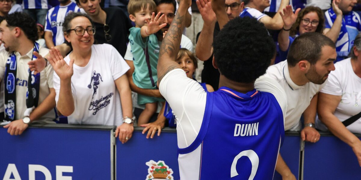 Jhonathan Dunn Apela ao Apoio dos Adeptos para Jogos Decisivos da Final da Liga de Basquetebol na Dragão Arena