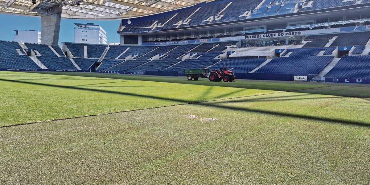 Relvado do Estádio do Dragão em Processo de Substituição como Parte de Manutenção Anual