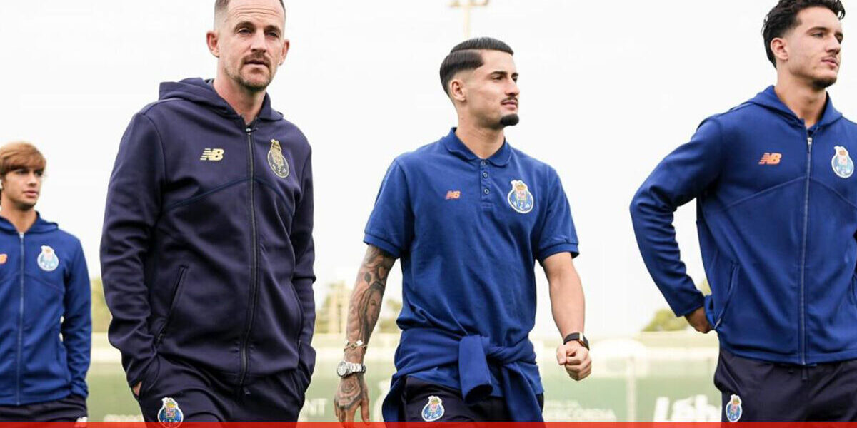 Callum Walsh, preparador físico do FC Porto, elabora planos de treino individualizados para as férias dos jogadores