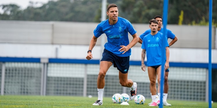 FC Porto cumpre dose dupla de treinos no CTFD Jorge Costa em plena pré-época