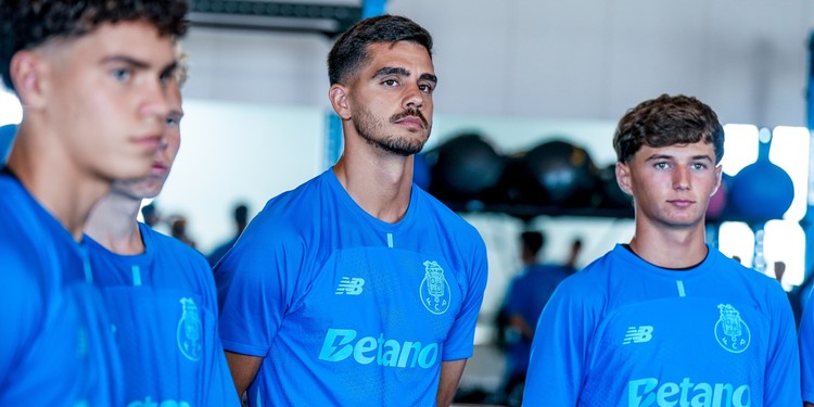 FC Porto Inicia Estágio de Pré-Época em Inglaterra com 35 Jogadores