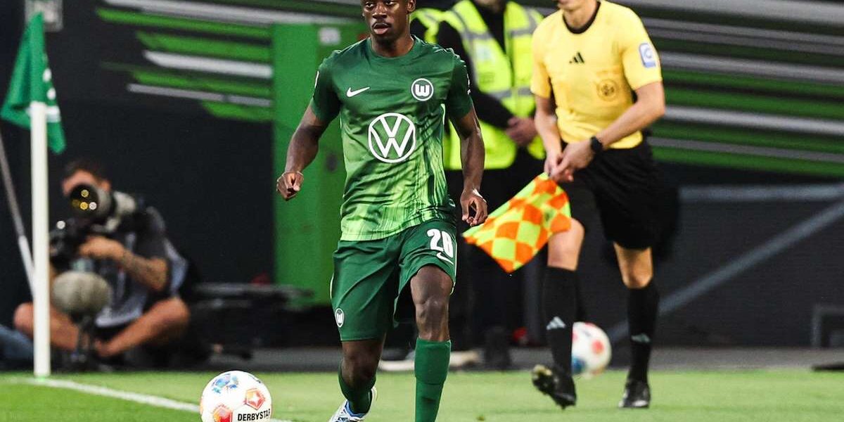 Saël Kumbedi, lateral-direito do Wolfsburgo, apontado ao FC Porto