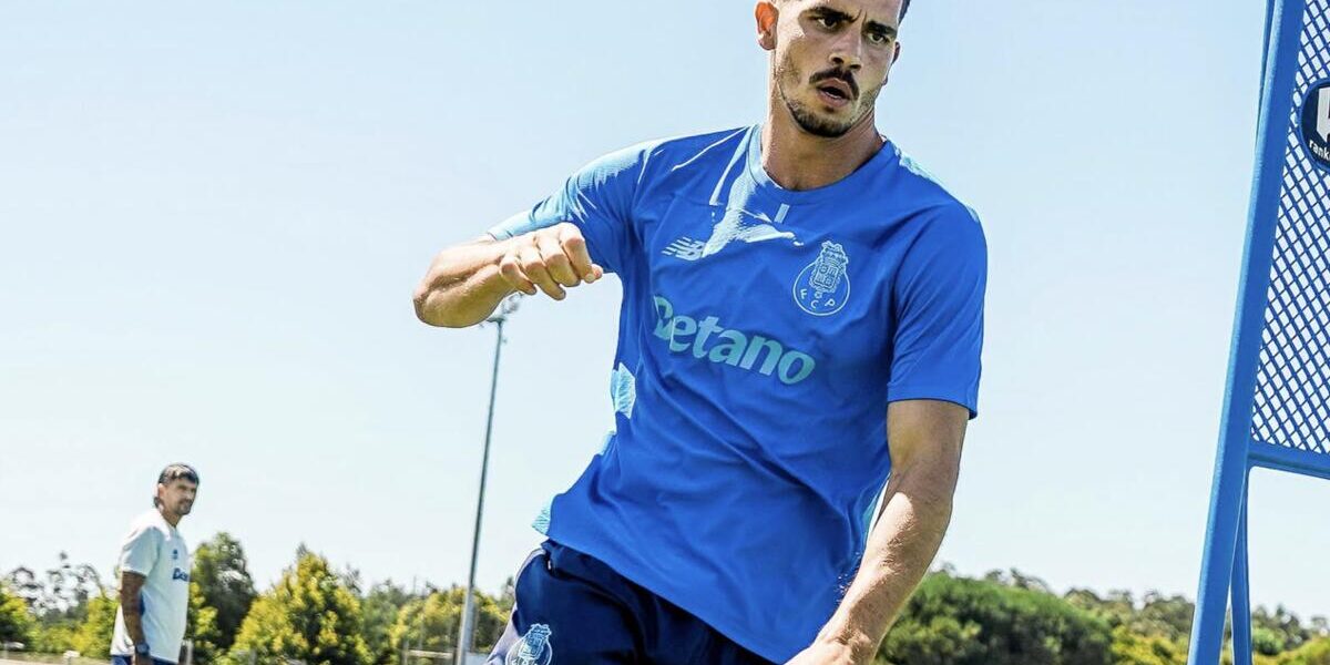 André Silva Brilha no Olival e Inspira Jovens Talentos do FC Porto
