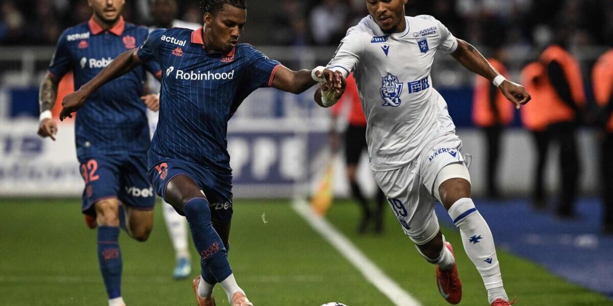 Auxerre oficializa contratação em definitivo de Danny Namaso ao FC Porto