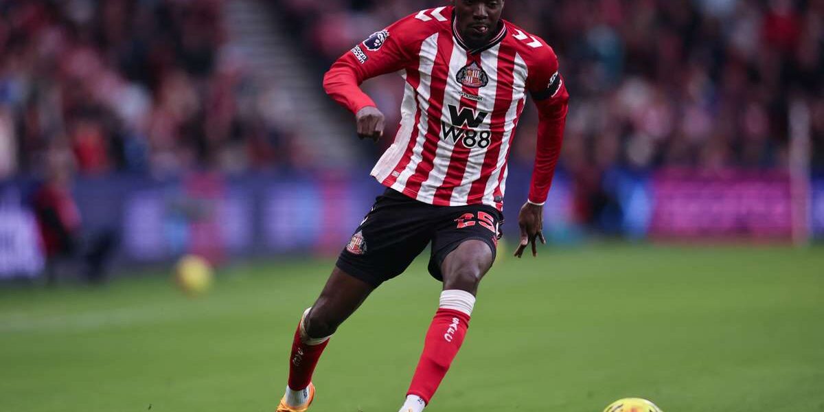 Bertrand Traoré: Extremo Burquinês Livre no Mercado e Alvo do FC Porto