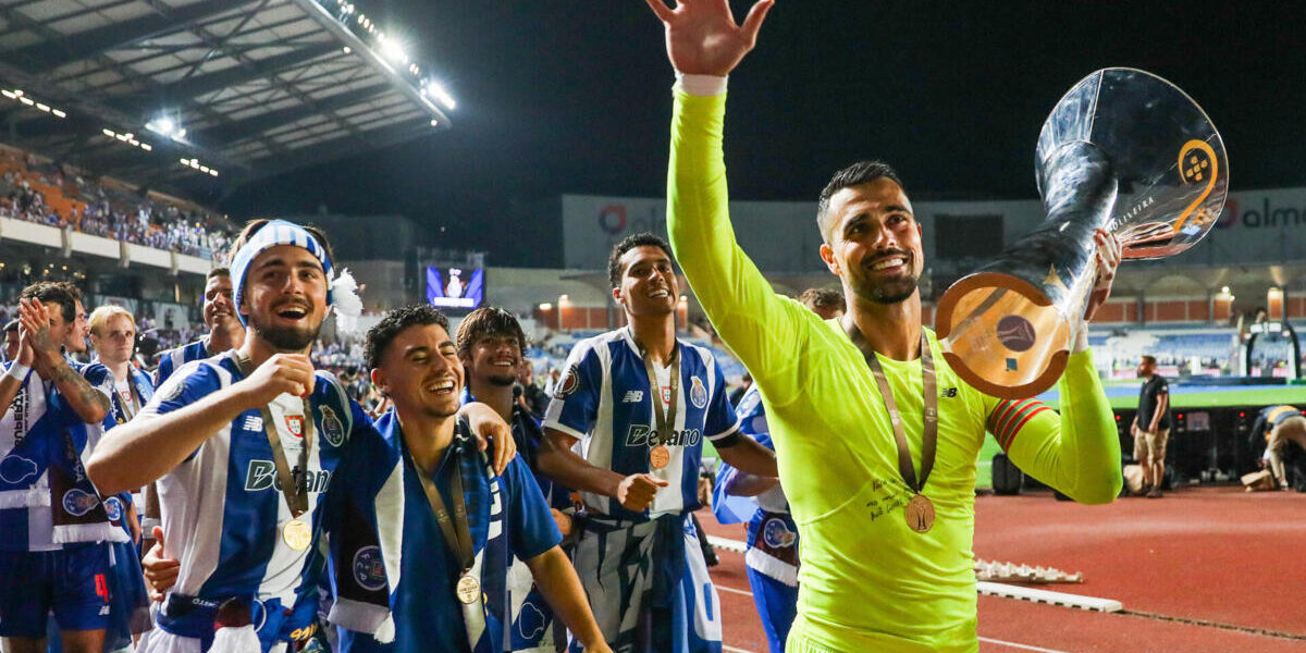 Diogo Costa dedica Supertaça ao avô após vitória do FC Porto sobre o Torreense