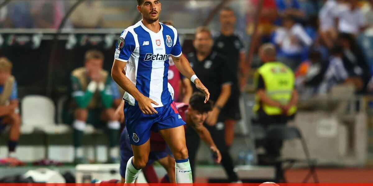 André Silva celebrou 1.º título como sénior no FC Porto: «Venho para respeitar as exigências e ajudar»