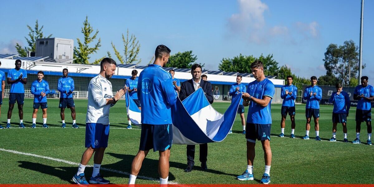 Mame Niang integra treino da equipa principal do FC Porto sob o comando de Farioli