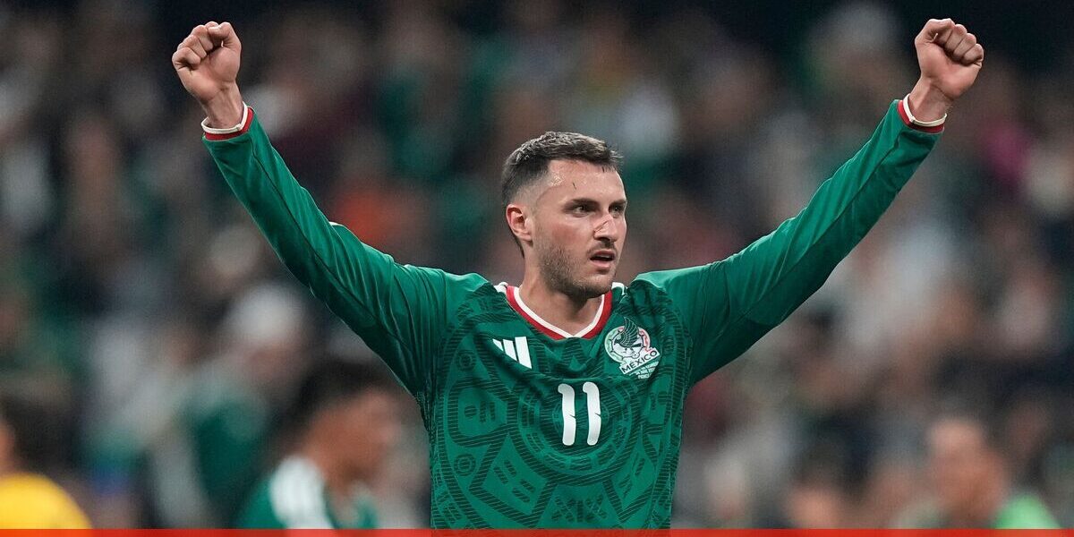 Santiago Giménez Próximo do FC Porto por Empréstimo, Avançam Notícias em Itália