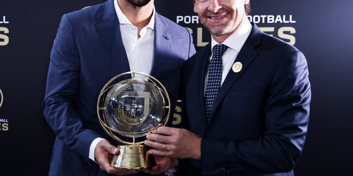Diogo Costa chamado ao palco por Villas-Boas: o capitão que recusou o número 2 mas veste a mística