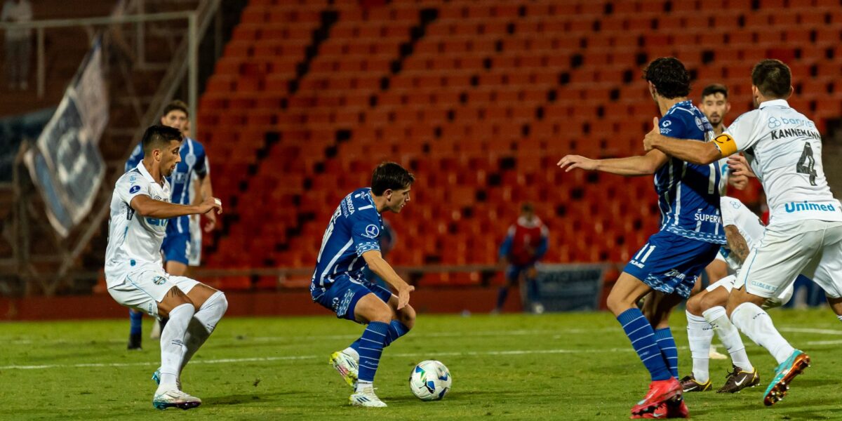 FC Porto bate Oliveirense com festival de Dundão e aponta à Supertaça