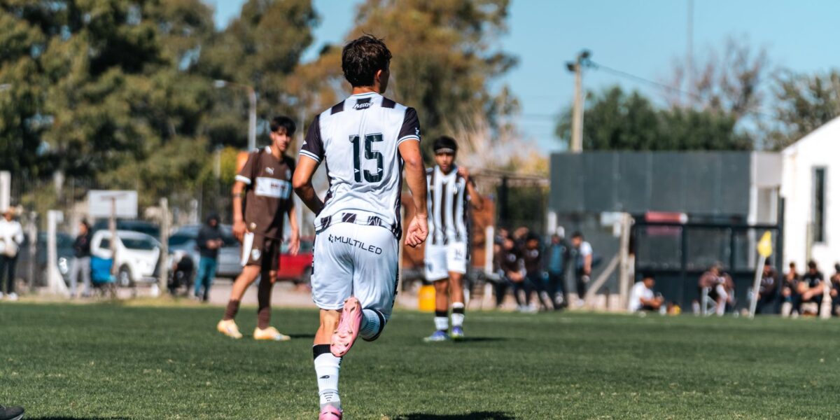 Sub-15 do FC Porto aplicam chapa nove ao Tondela num recital ofensivo em Pedroso