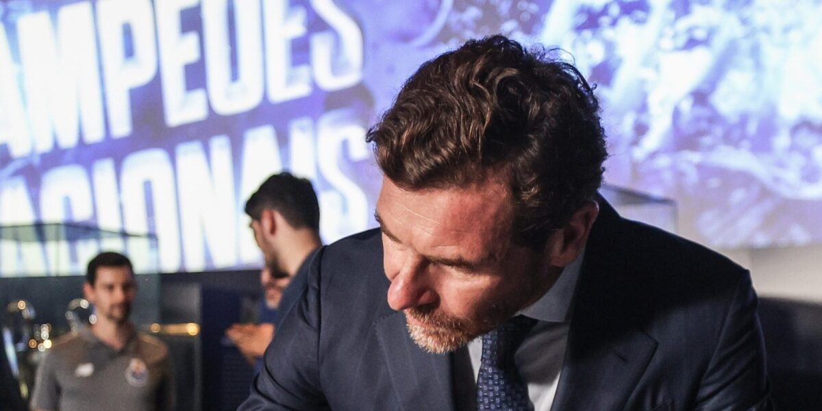 Villas-Boas vibrou na bancada: FC Porto dá a volta e bate Benfica no basquetebol