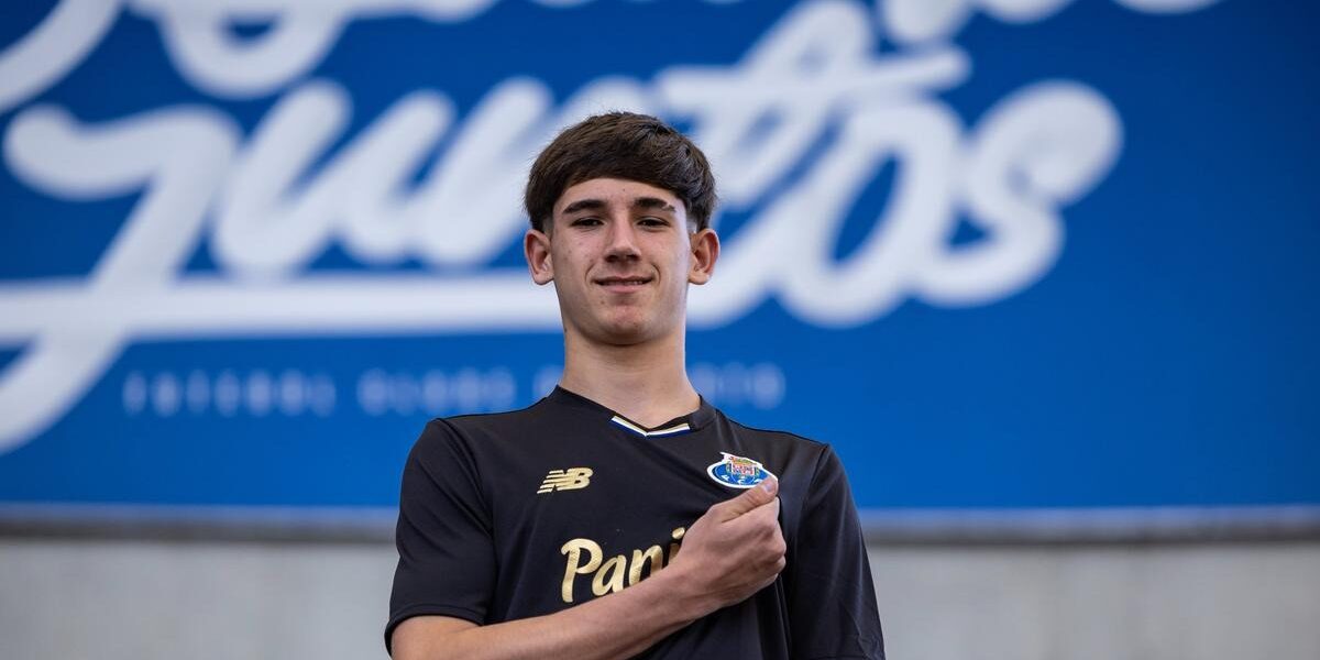 Andrei Demianciuc assina contrato de formação com o FC Porto