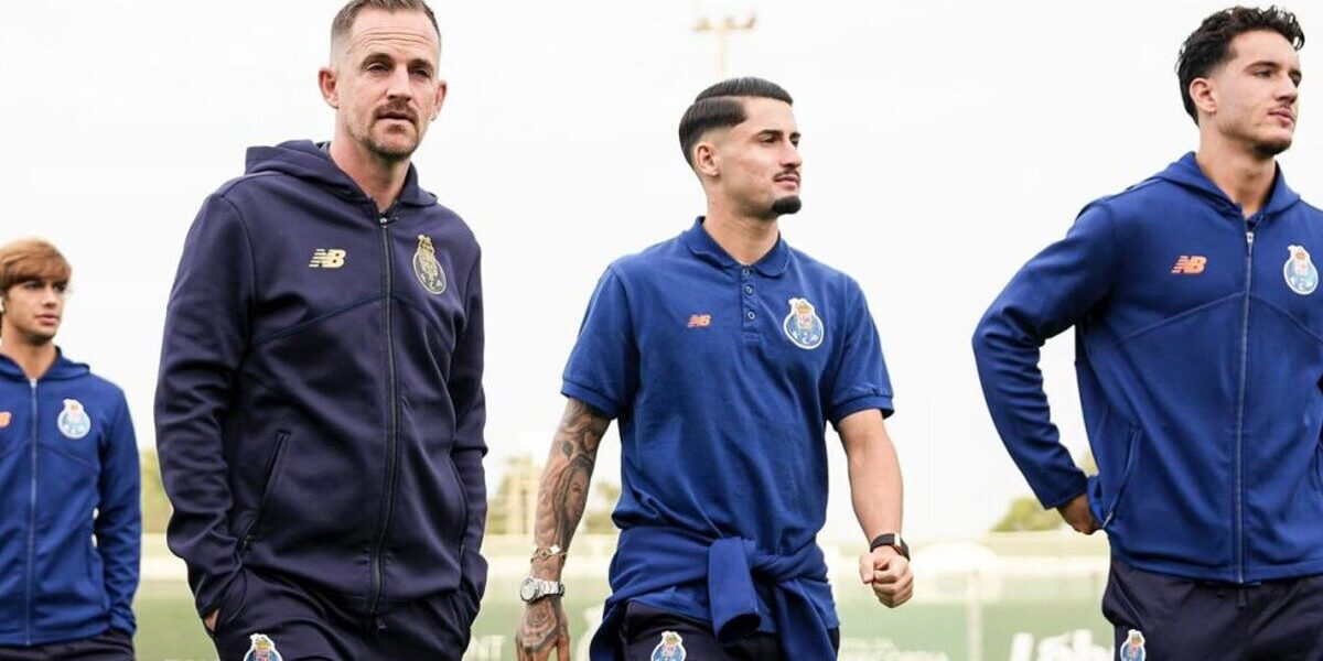 Callum Walsh, preparador físico do FC Porto, elabora planos de treino individualizados para as férias dos jogadores