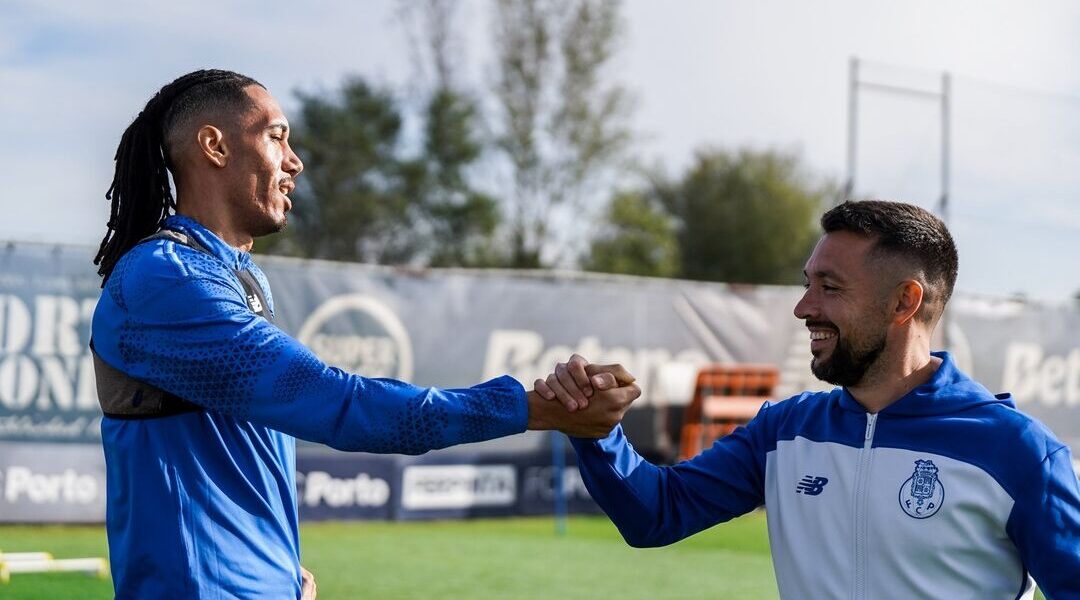 Smalling já sua no Olival: o reforço surpresa começou a trabalhar com Farioli
