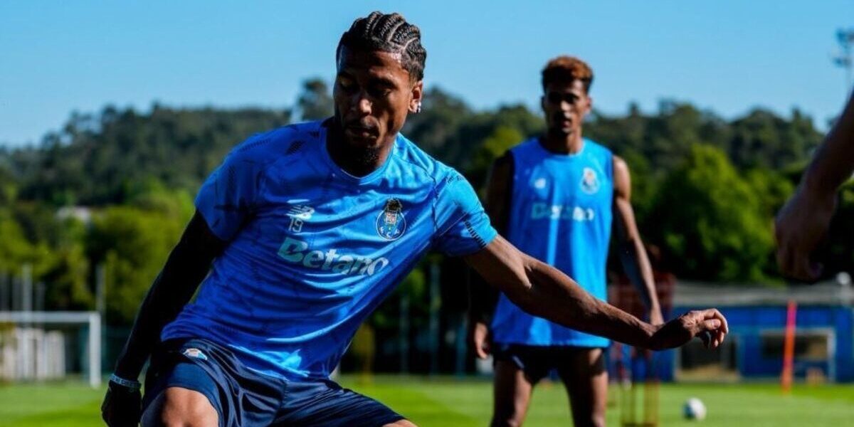 Auxerre oficializa contratação em definitivo de Danny Namaso ao FC Porto