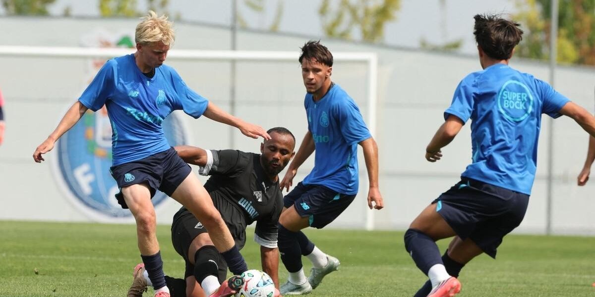 «Vai ser como o Froholdt»: campeão da Youth League pelo FC Porto antecipa explosão de Granaas