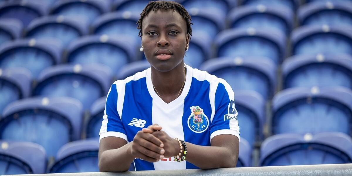 Fatumata Sissé saca obra de arte antes do meio-campo e vira na estreia do FC Porto na Liga