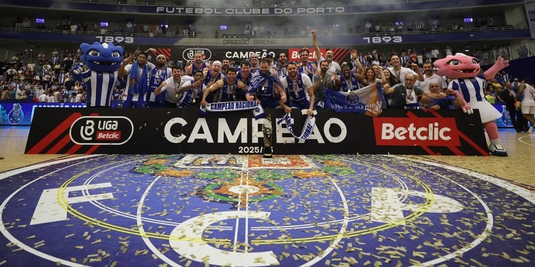 Raça de campeão: FC Porto opera reviravolta frente ao Sporting e conquista a Supertaça de basquetebol