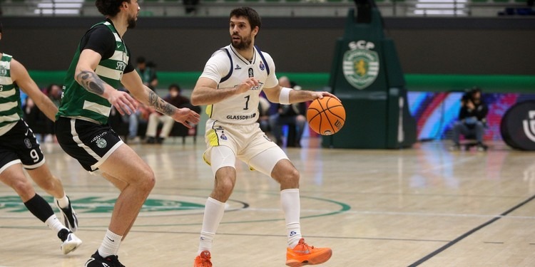 Supertaça de basquetebol: Dragões medem forças com o Sporting pelo primeiro troféu da época