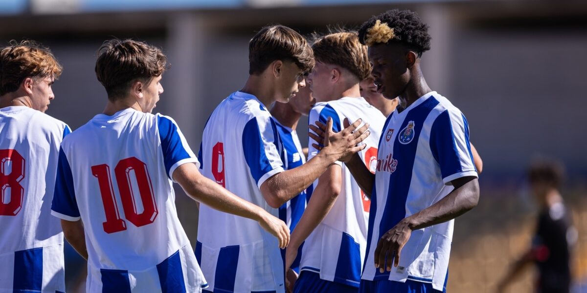 Rolo compressor em Pedroso: Sub-17 do FC Porto cilindram Leixões com chapa nove