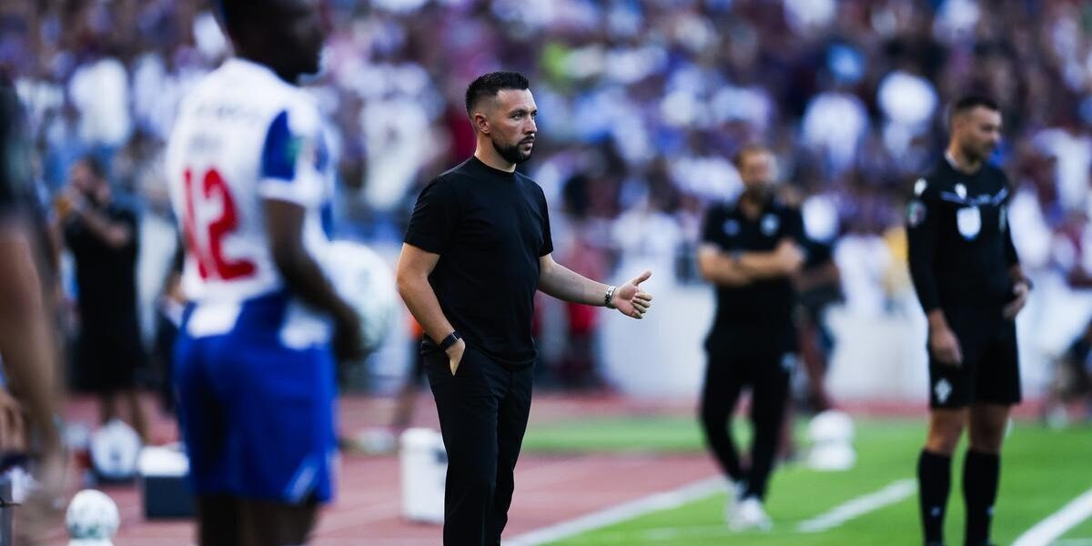 Farioli recusa desvios na identidade do FC Porto e aponta à resposta em Barcelos