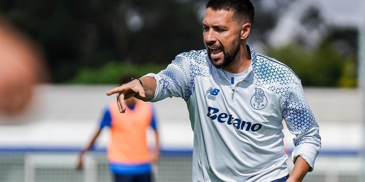 Francesco Farioli do FC Porto Une-se ao Apelo Urgente do Banco de Sangue do Hospital de São João