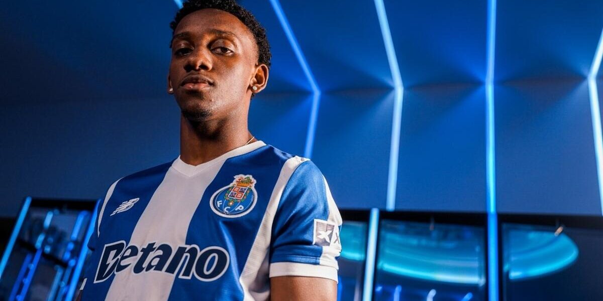 Souza e Gabriel Mec à espreita: Riazor pode dar os primeiros minutos aos reforços do FC Porto