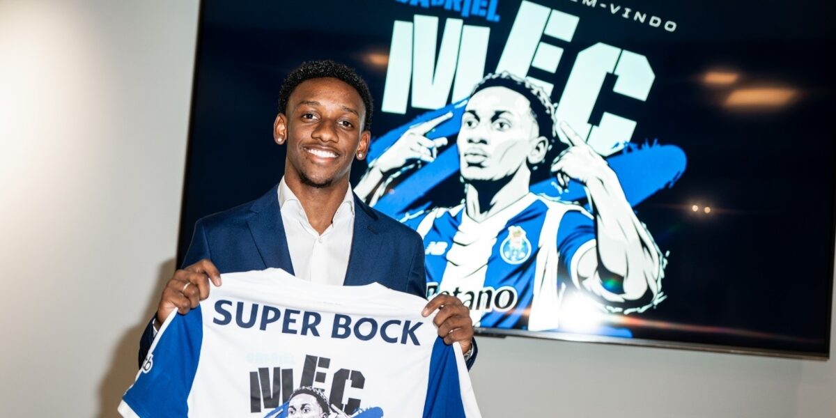 Gabriel Mec acerta no poste na receção do FC Porto ao PSV na Youth League