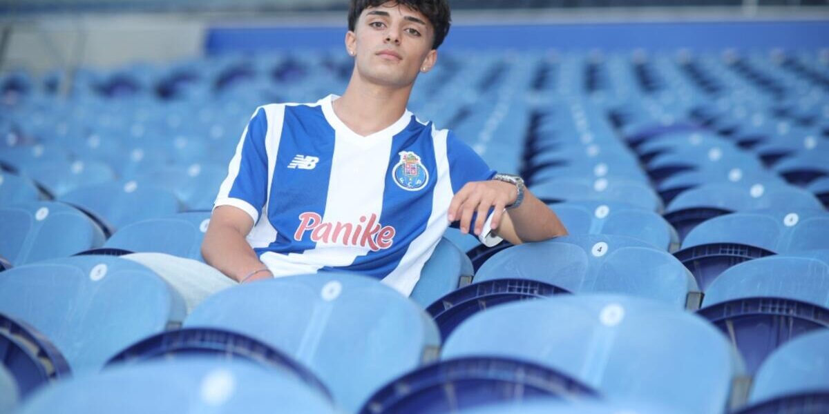 FC Porto blinda promessa Gonçalo Santos com contrato profissional