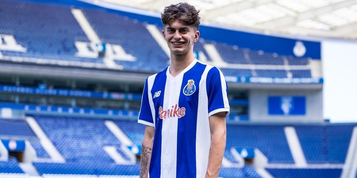 Marco Silva assina contrato profissional com o FC Porto após época de campeão nacional de juniores