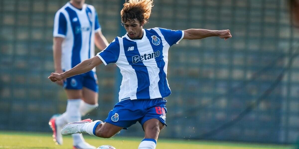Mercado do FC Porto: vaga de Mora em avaliação e Santiago Giménez em ponto morto