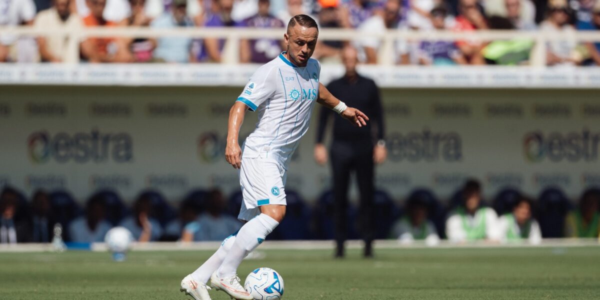 Lobotka junta-se à lista de baixas do Nápoles para a visita ao Dragão
