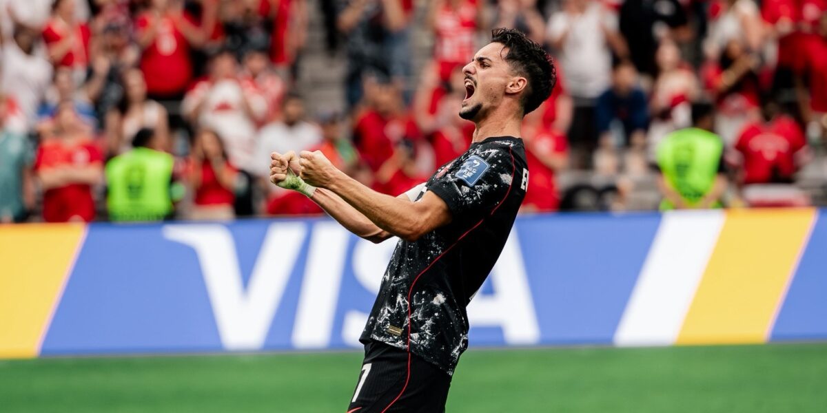 Mercado FC Porto: Los Angeles FC mantém interesse em Stephen Eustáquio apesar de regresso iminente