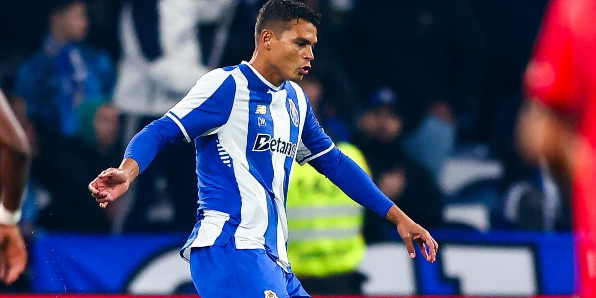 Eixo da defesa do FC Porto fechado sem Thiago Silva